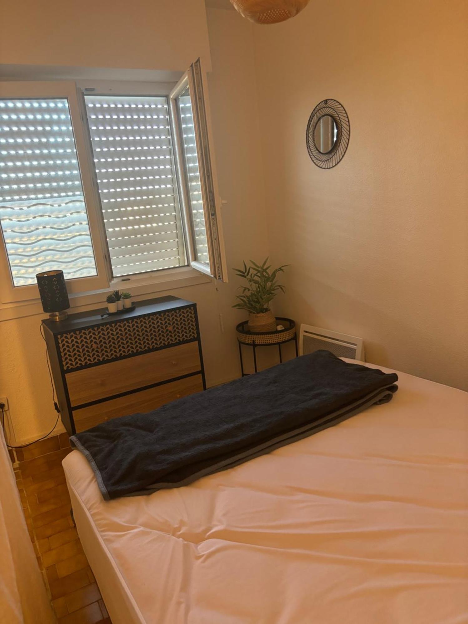 T2 - 100m De La Apartment