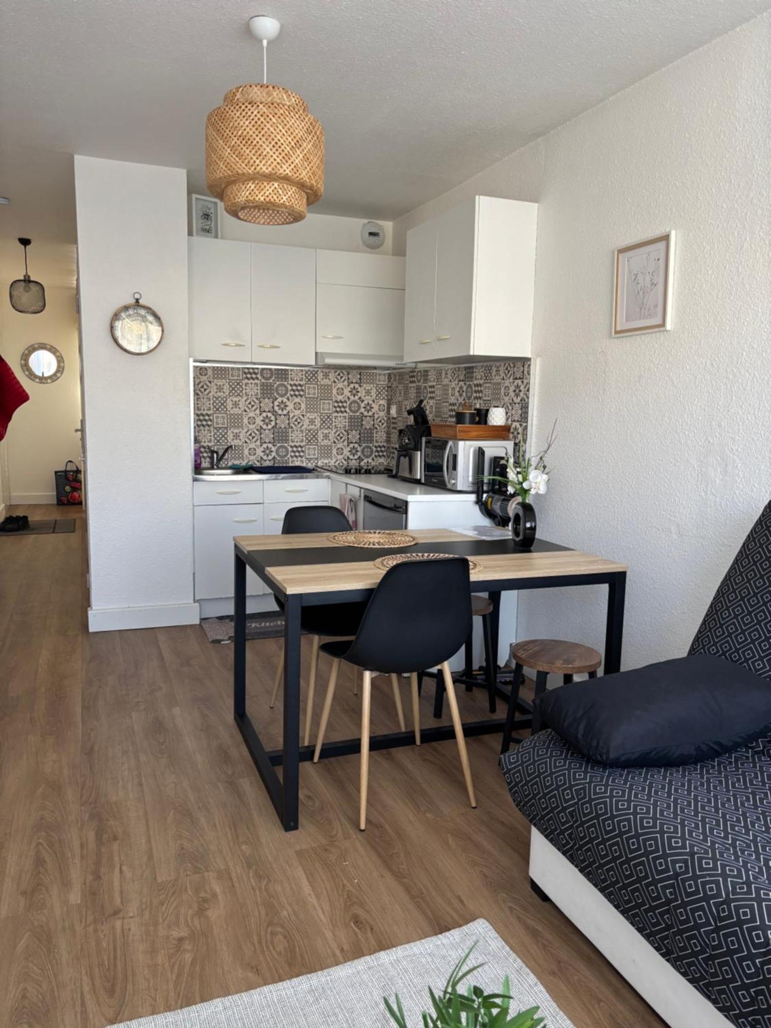 T2 - 100m De La Apartment